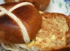 Easter-Hot-Cross-Buns